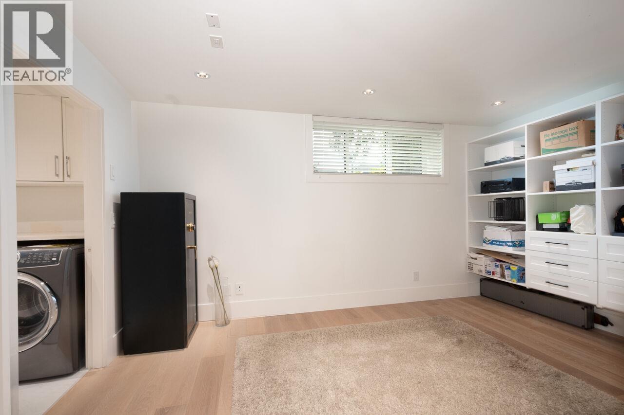 Listing Picture 12 of 36 : 2765 E 27TH AVENUE, Vancouver / 溫哥華 - 魯藝地產 Yvonne Lu Group - MLS Medallion Club Member