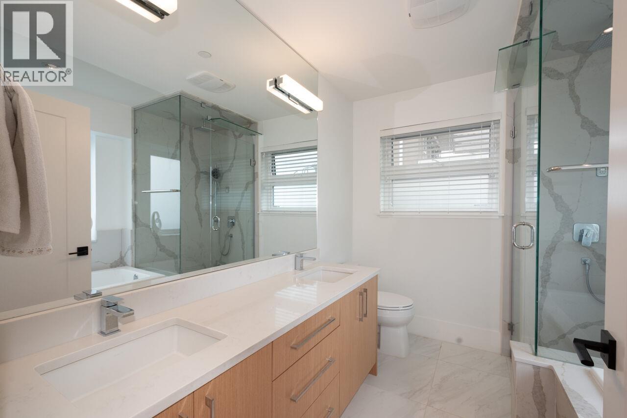 Listing Picture 15 of 36 : 2765 E 27TH AVENUE, Vancouver / 溫哥華 - 魯藝地產 Yvonne Lu Group - MLS Medallion Club Member