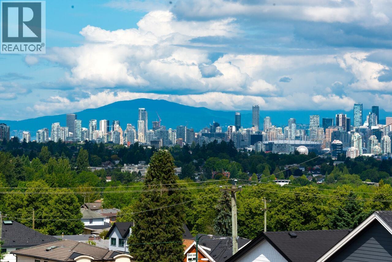 Listing Picture 18 of 36 : 2765 E 27TH AVENUE, Vancouver / 溫哥華 - 魯藝地產 Yvonne Lu Group - MLS Medallion Club Member