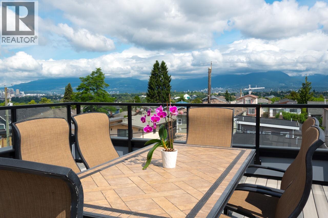 Listing Picture 20 of 36 : 2765 E 27TH AVENUE, Vancouver / 溫哥華 - 魯藝地產 Yvonne Lu Group - MLS Medallion Club Member