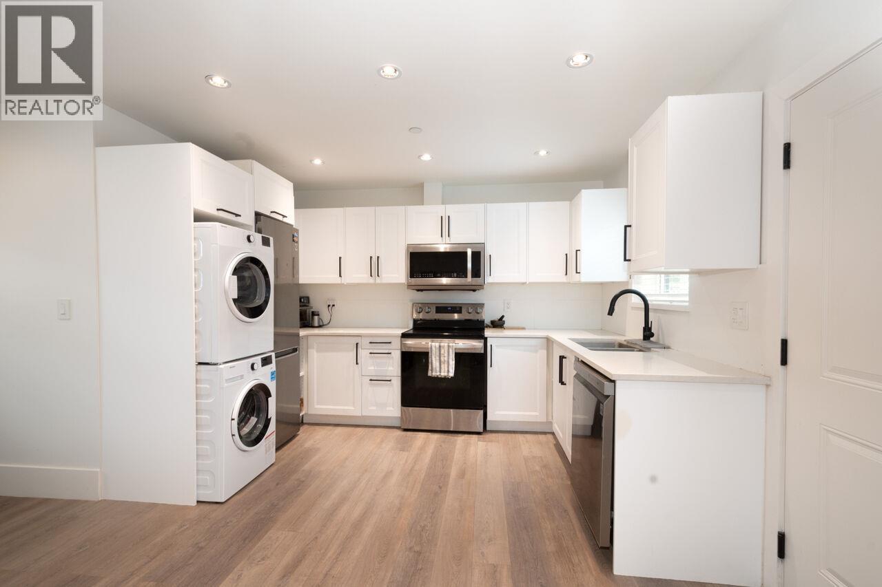 Listing Picture 22 of 36 : 2765 E 27TH AVENUE, Vancouver / 溫哥華 - 魯藝地產 Yvonne Lu Group - MLS Medallion Club Member