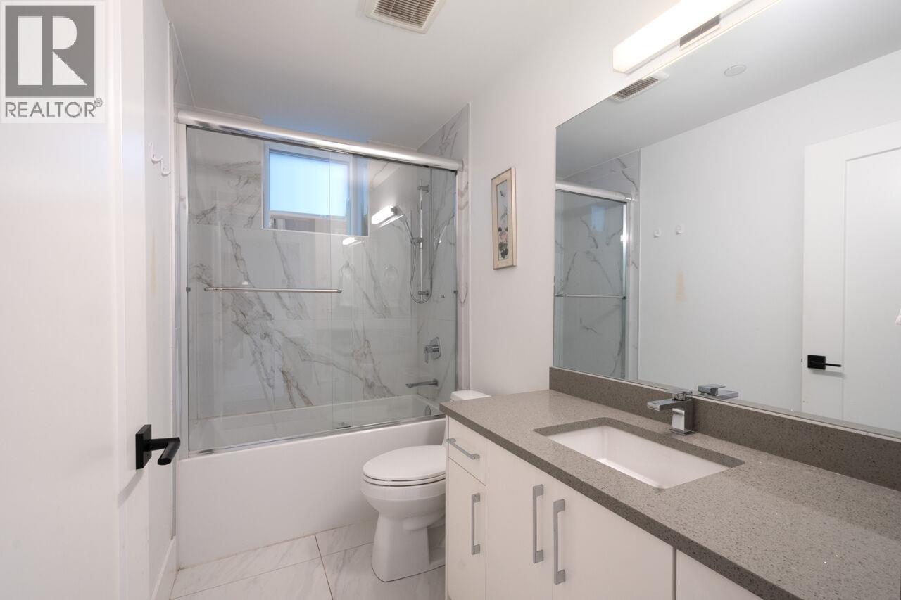 Listing Picture 25 of 36 : 2765 E 27TH AVENUE, Vancouver / 溫哥華 - 魯藝地產 Yvonne Lu Group - MLS Medallion Club Member