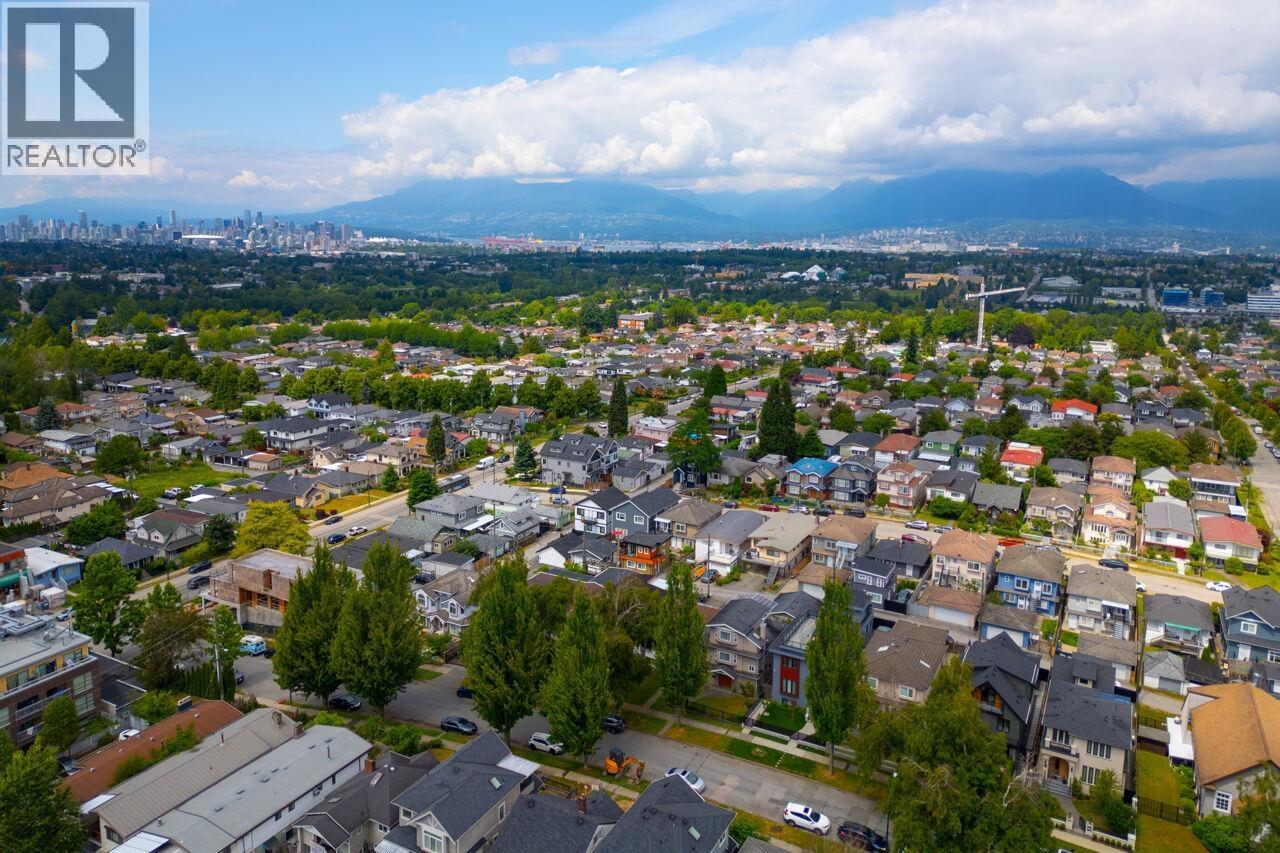 Listing Picture 30 of 36 : 2765 E 27TH AVENUE, Vancouver / 溫哥華 - 魯藝地產 Yvonne Lu Group - MLS Medallion Club Member