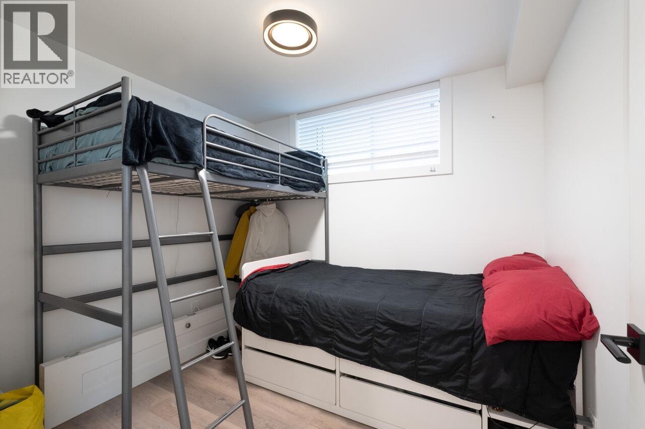 Listing Picture 34 of 36 : 2765 E 27TH AVENUE, Vancouver / 溫哥華 - 魯藝地產 Yvonne Lu Group - MLS Medallion Club Member