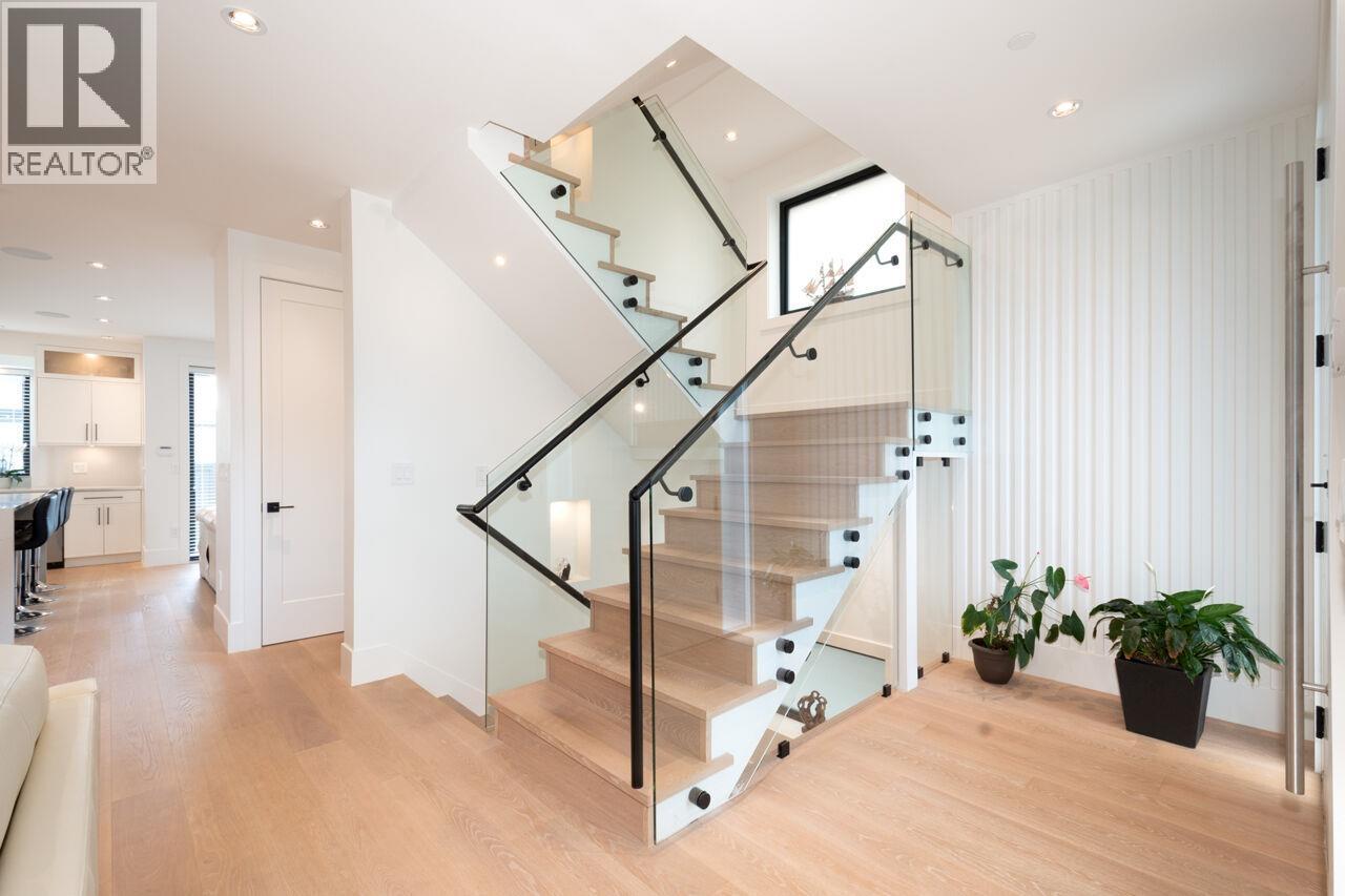 Listing Picture 5 of 36 : 2765 E 27TH AVENUE, Vancouver / 溫哥華 - 魯藝地產 Yvonne Lu Group - MLS Medallion Club Member