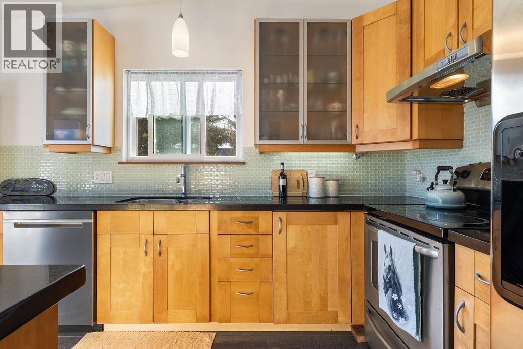 1315 W 15th Street, North Vancouver, British Columbia  V7P 1N1 - Photo 11 - R3088564