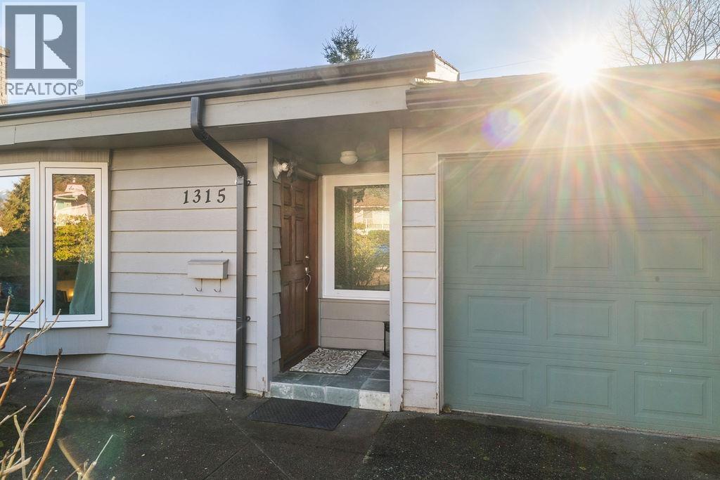 1315 W 15th Street, North Vancouver, British Columbia  V7P 1N1 - Photo 28 - R3088564