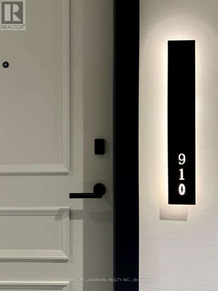 910 - 115 Denison Avenue, Toronto, Ontario  M5T 2E6 - Photo 2 - C12776996