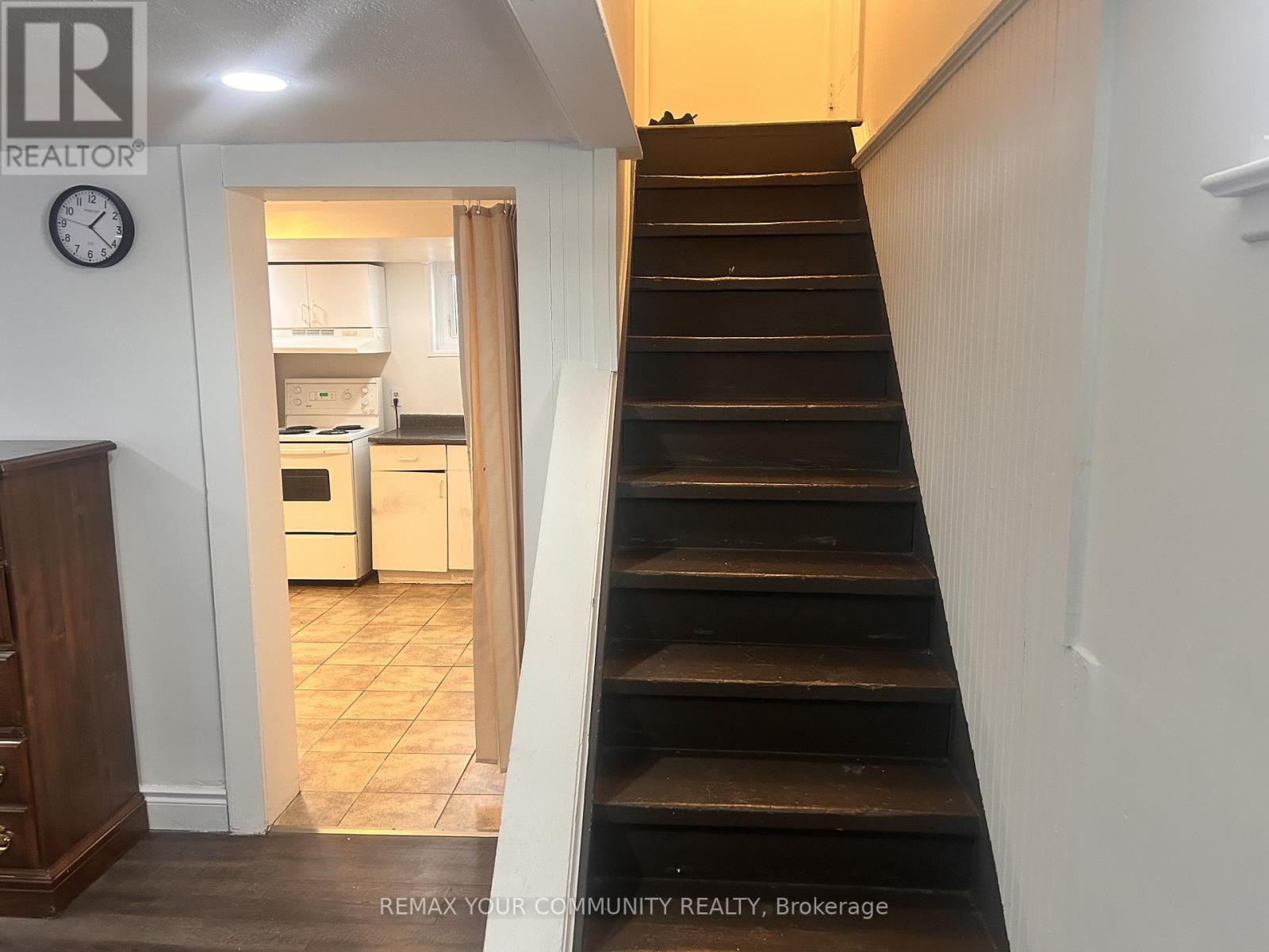 420 Elmwood Avenue, Richmond Hill, Ontario  L4C 1M3 - Photo 2 - N12776930