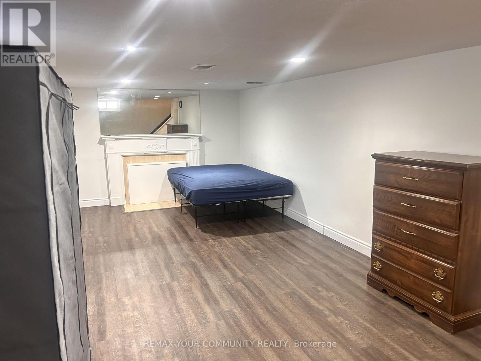 420 Elmwood Avenue, Richmond Hill, Ontario  L4C 1M3 - Photo 3 - N12776930