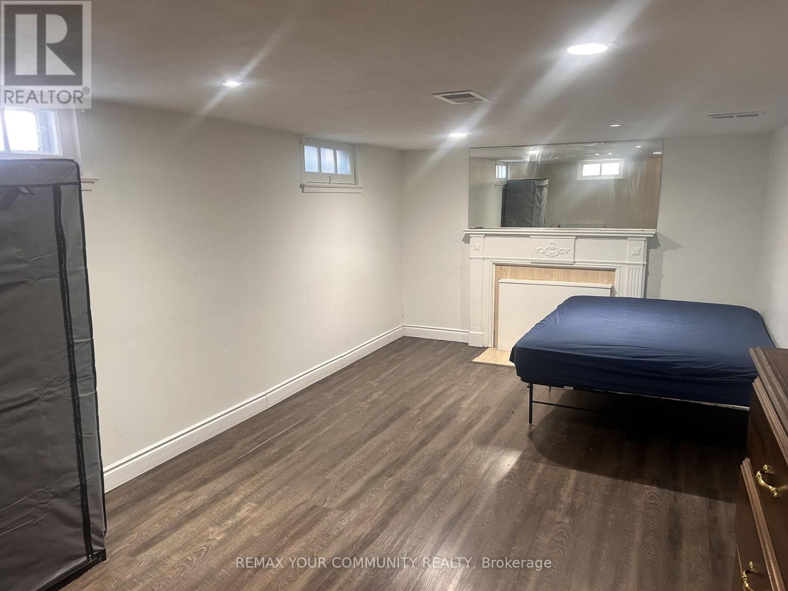 420 Elmwood Avenue, Richmond Hill, Ontario  L4C 1M3 - Photo 4 - N12776930