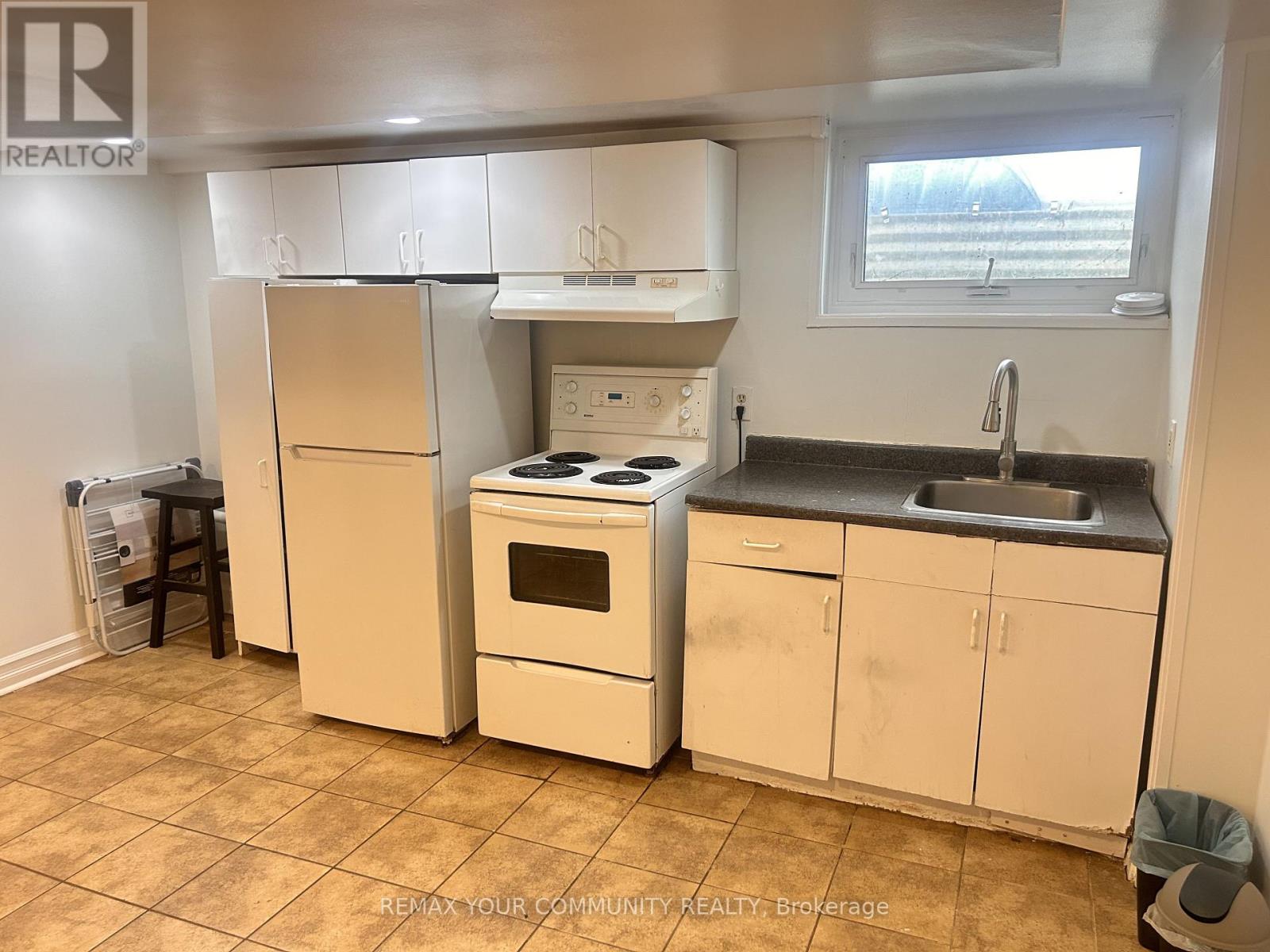 420 Elmwood Avenue, Richmond Hill, Ontario  L4C 1M3 - Photo 6 - N12776930