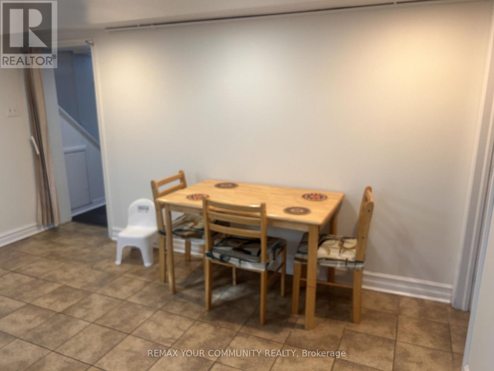 420 Elmwood Avenue, Richmond Hill, Ontario  L4C 1M3 - Photo 7 - N12776930