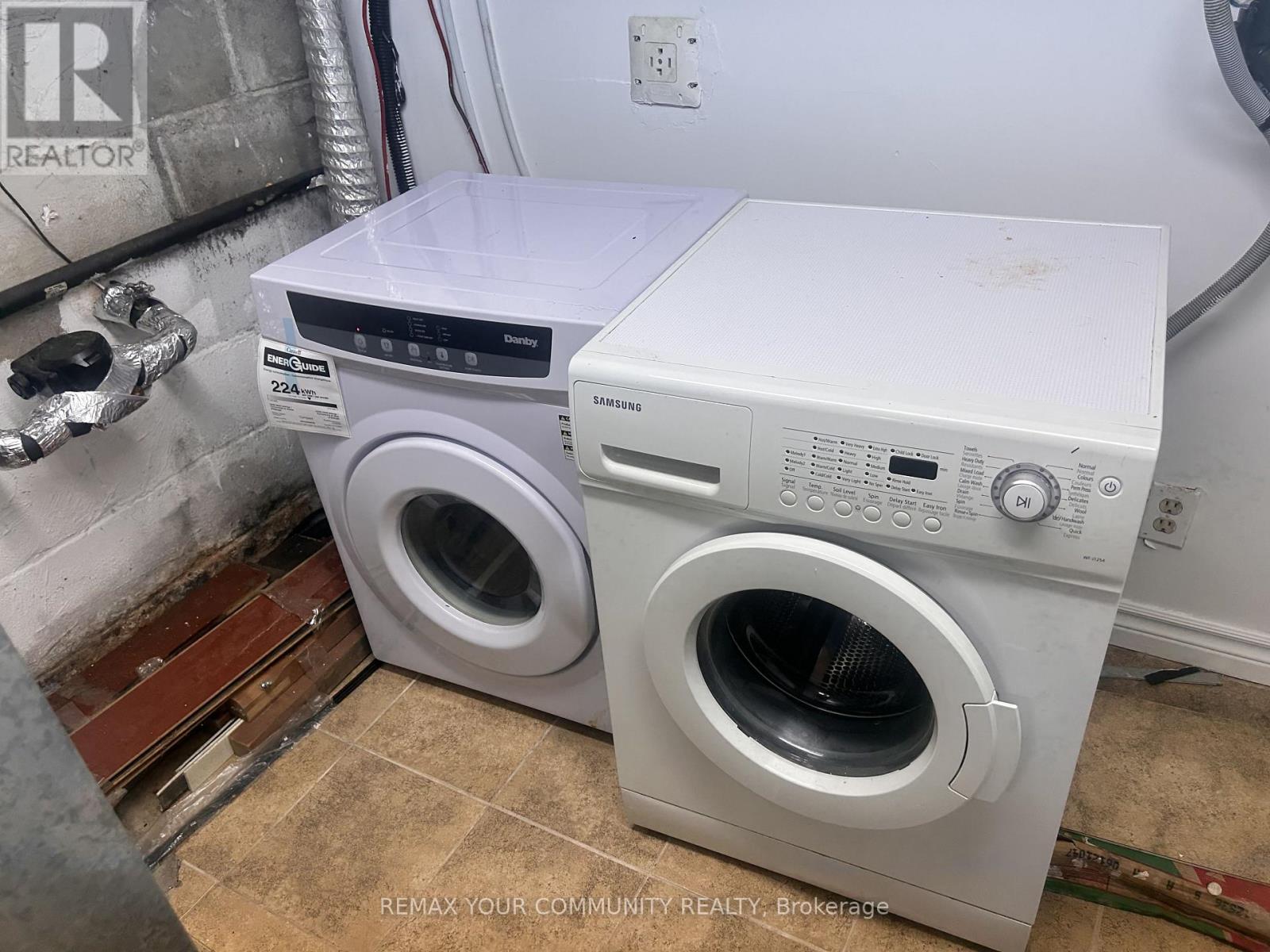 420 Elmwood Avenue, Richmond Hill, Ontario  L4C 1M3 - Photo 8 - N12776930