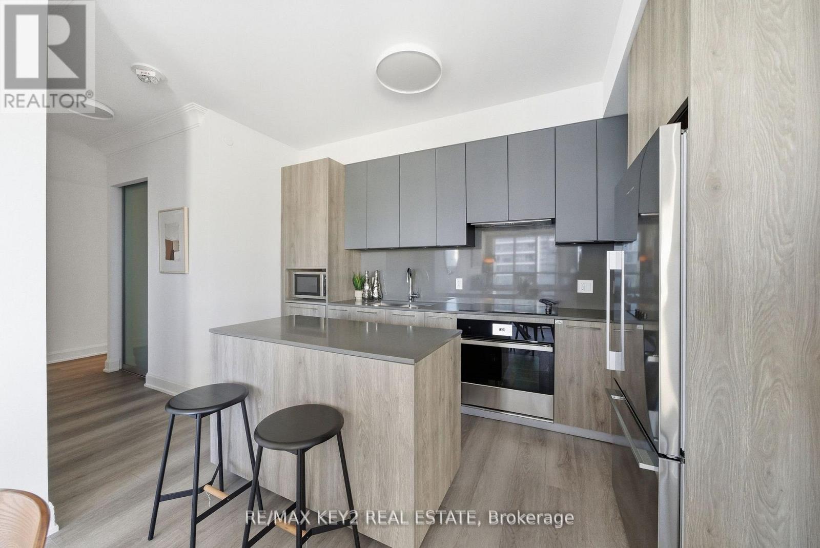 601 - 38 Water Walk Drive, Markham, Ontario  L3R 6M8 - Photo 9 - N12776968