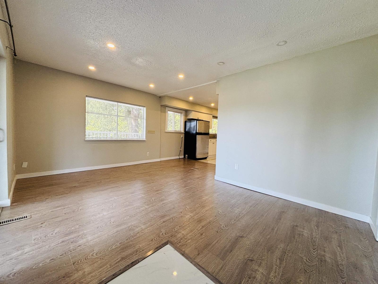 9716 156 Street, Surrey, British Columbia  V3R 0X9 - Photo 4 - R3088632