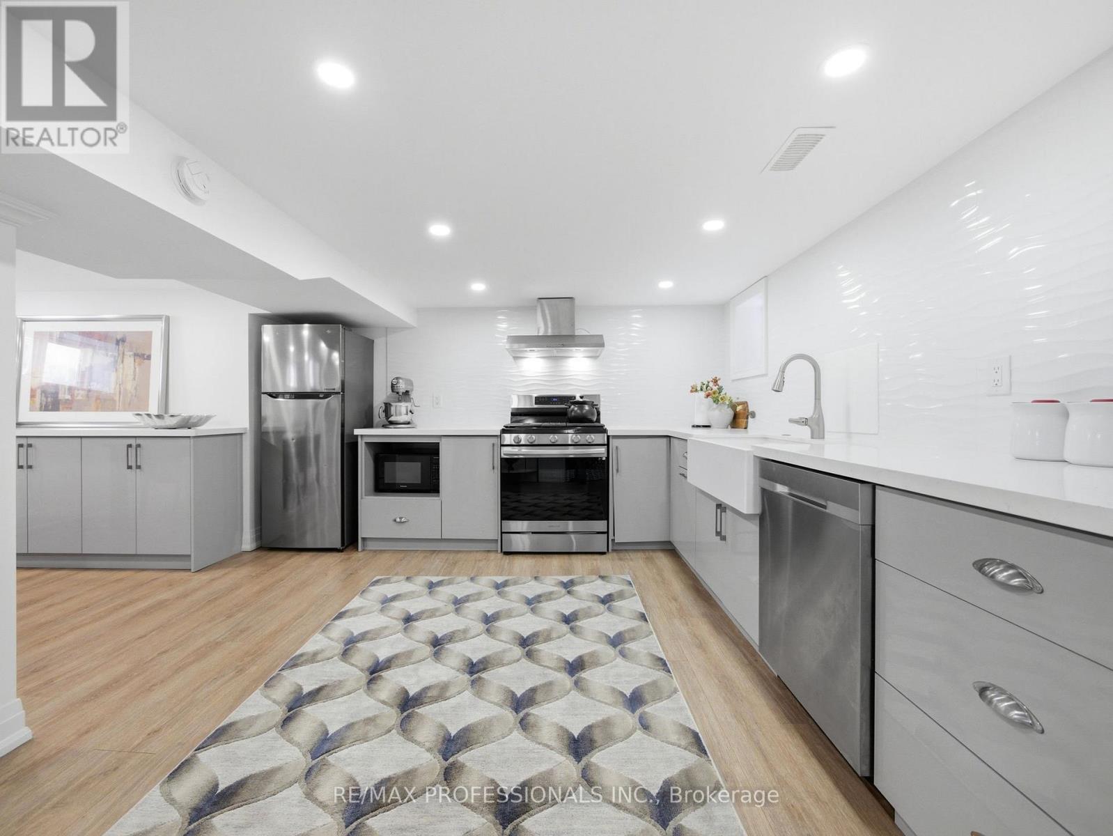 168 The Kingsway, Toronto, Ontario  M8X 2V6 - Photo 21 - W12776914