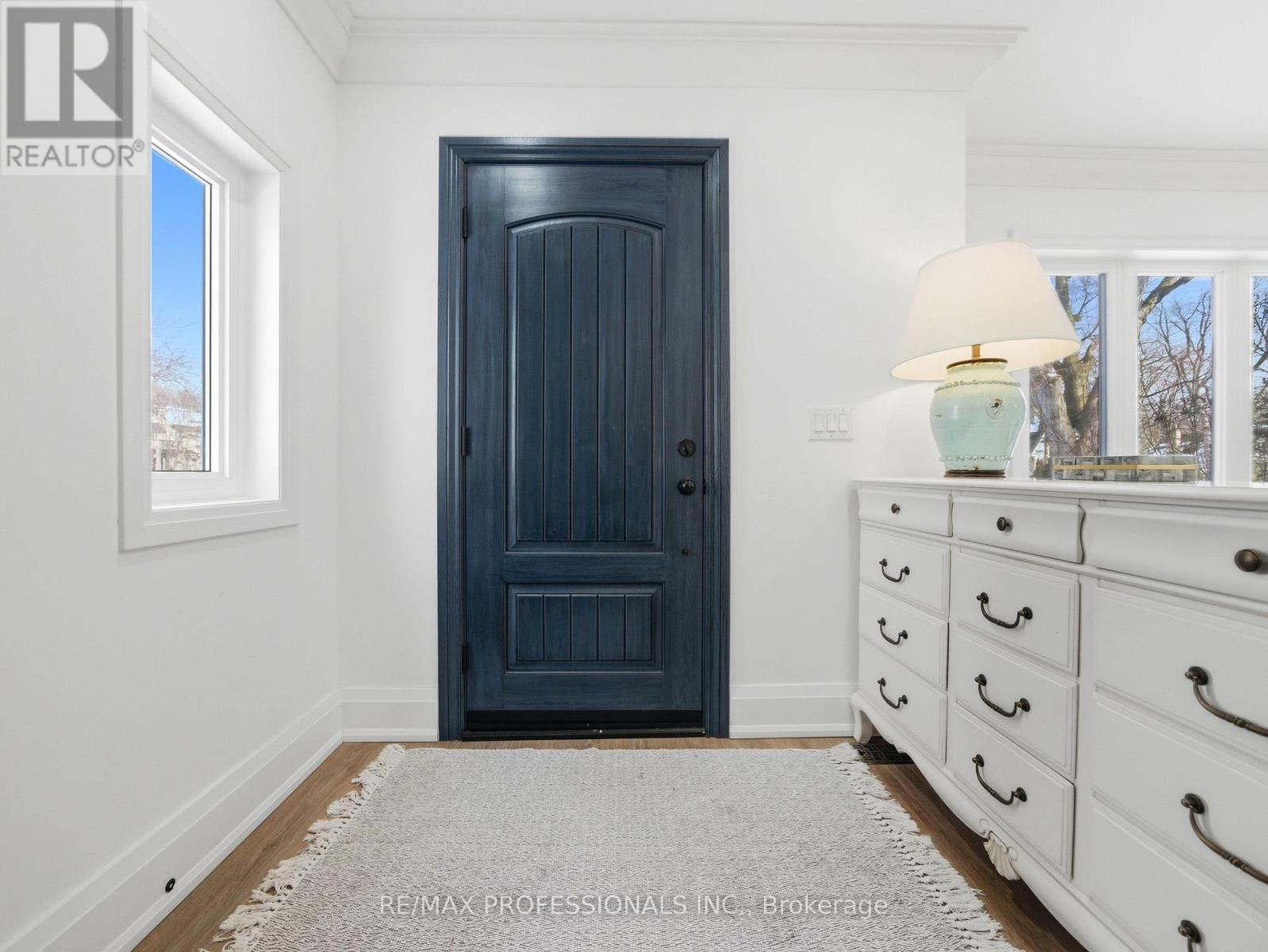 168 The Kingsway, Toronto, Ontario  M8X 2V6 - Photo 3 - W12776914