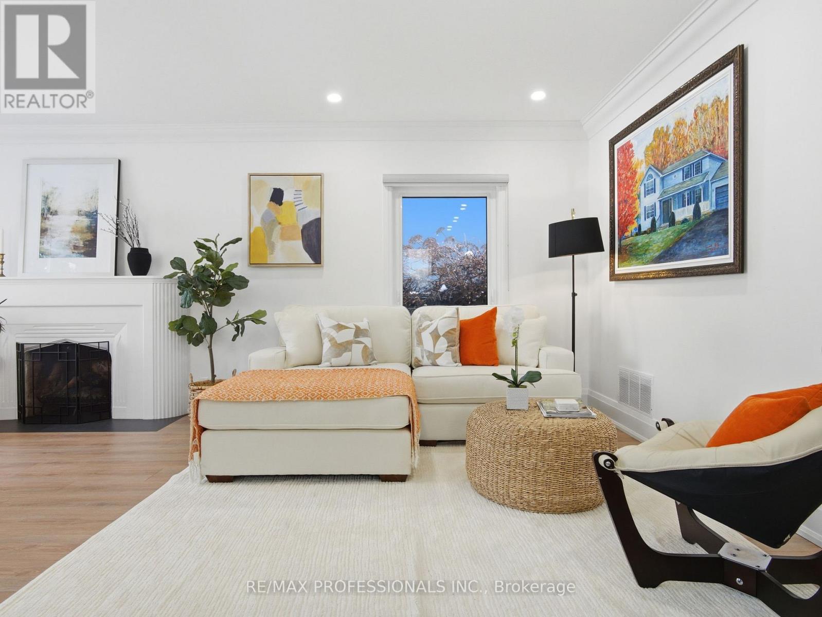 168 The Kingsway, Toronto, Ontario  M8X 2V6 - Photo 5 - W12776914