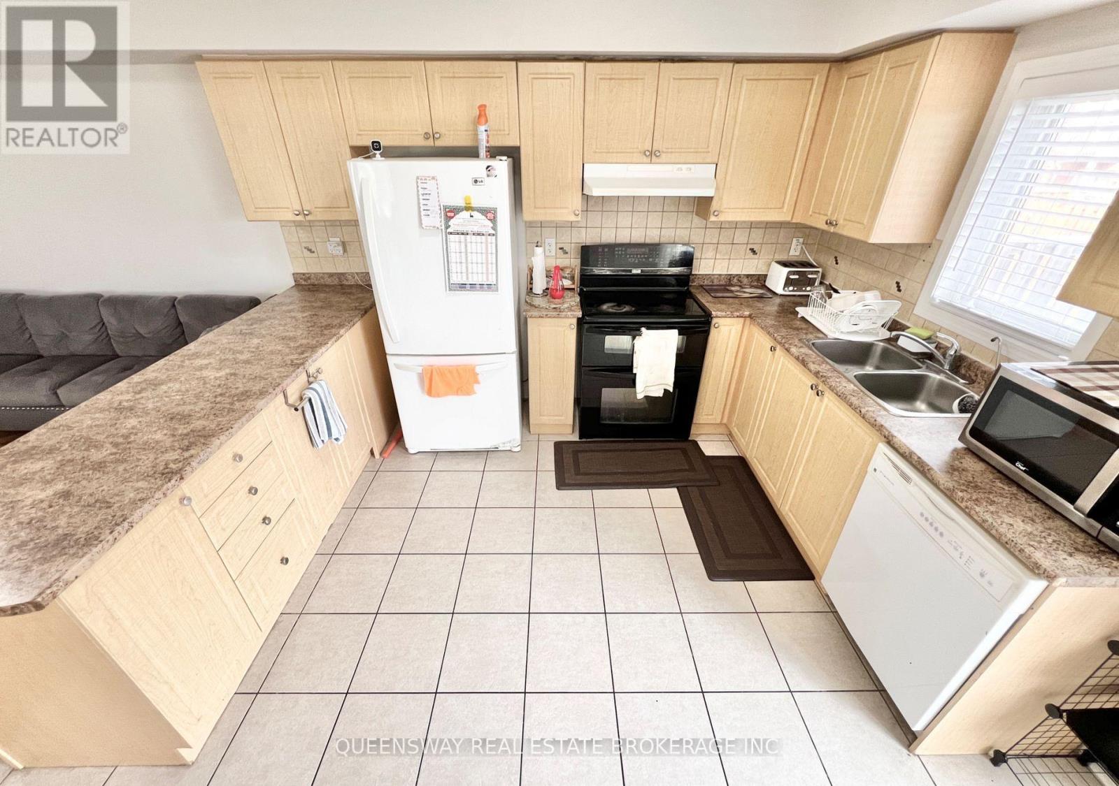 Upper - 514 Candlestick Circle, Mississauga, Ontario  L4Z 0B2 - Photo 7 - W12776940