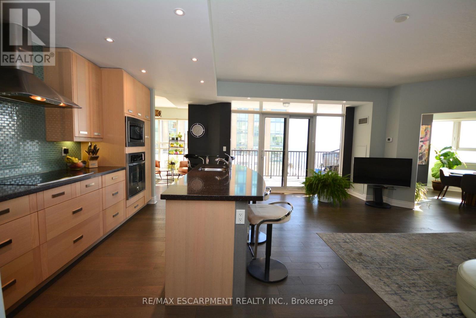 513 - 399 Elizabeth Street, Burlington, Ontario  L7R 0A4 - Photo 4 - W12776958