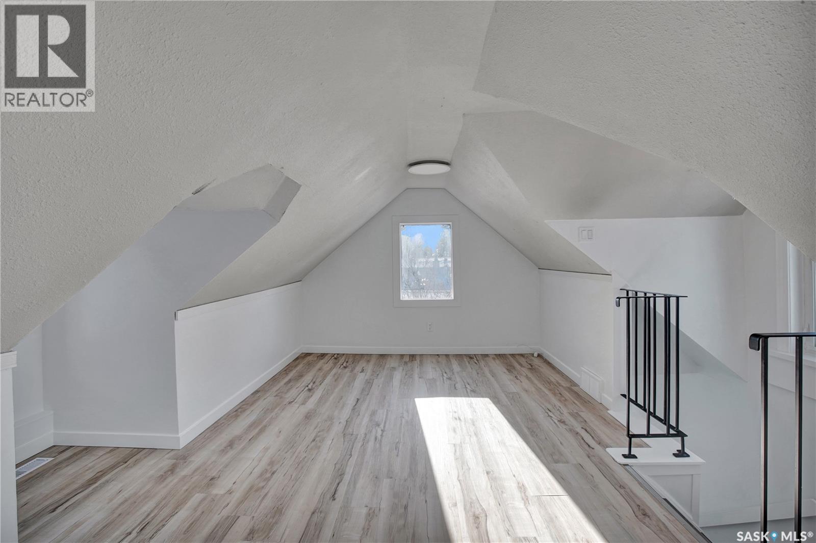 1041 L Avenue N, Saskatoon, Saskatchewan  S7L 2R7 - Photo 10 - SK028298