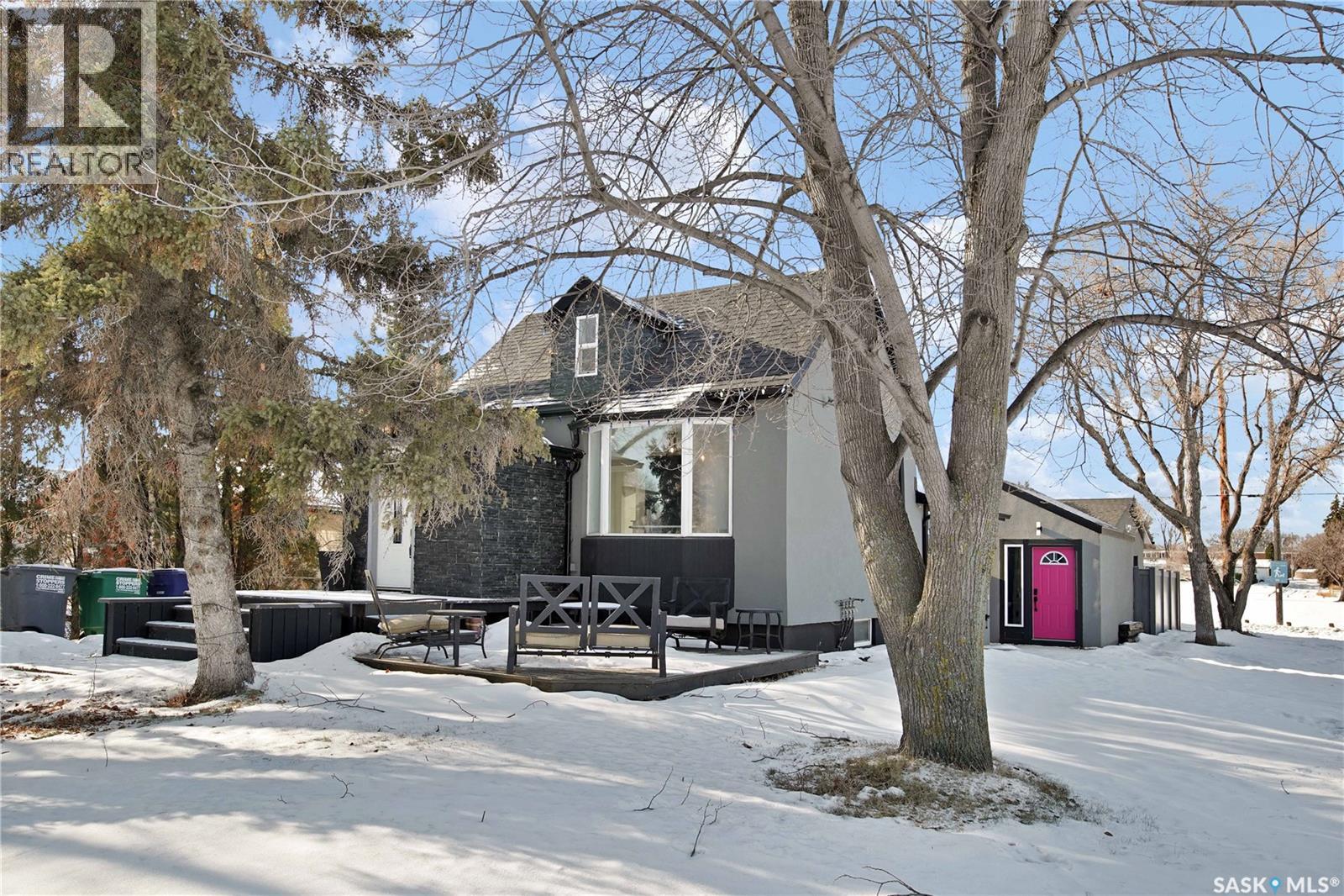 1041 L Avenue N, Saskatoon, Saskatchewan  S7L 2R7 - Photo 2 - SK028298