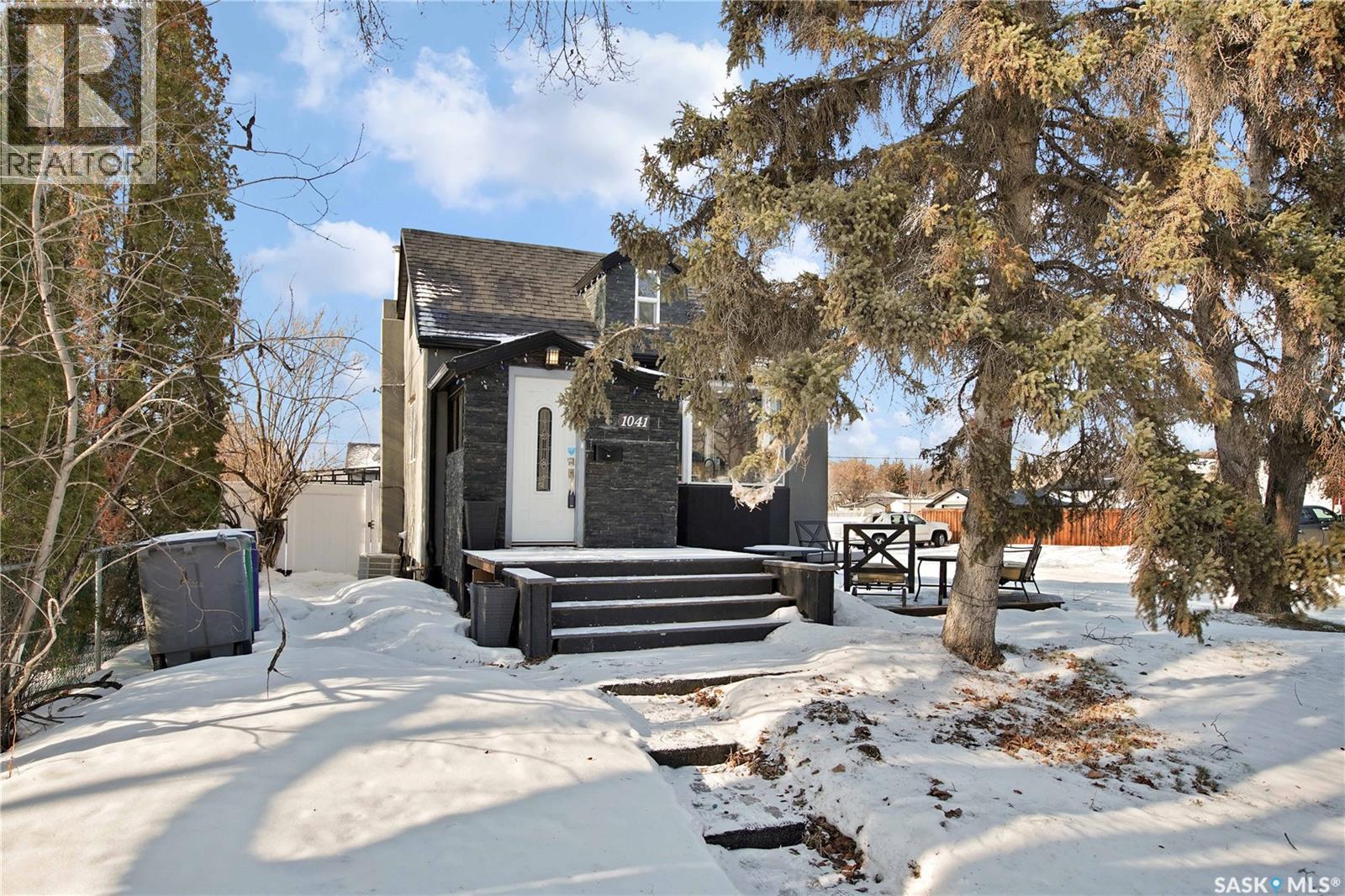 1041 L Avenue N, Saskatoon, Saskatchewan  S7L 2R7 - Photo 3 - SK028298