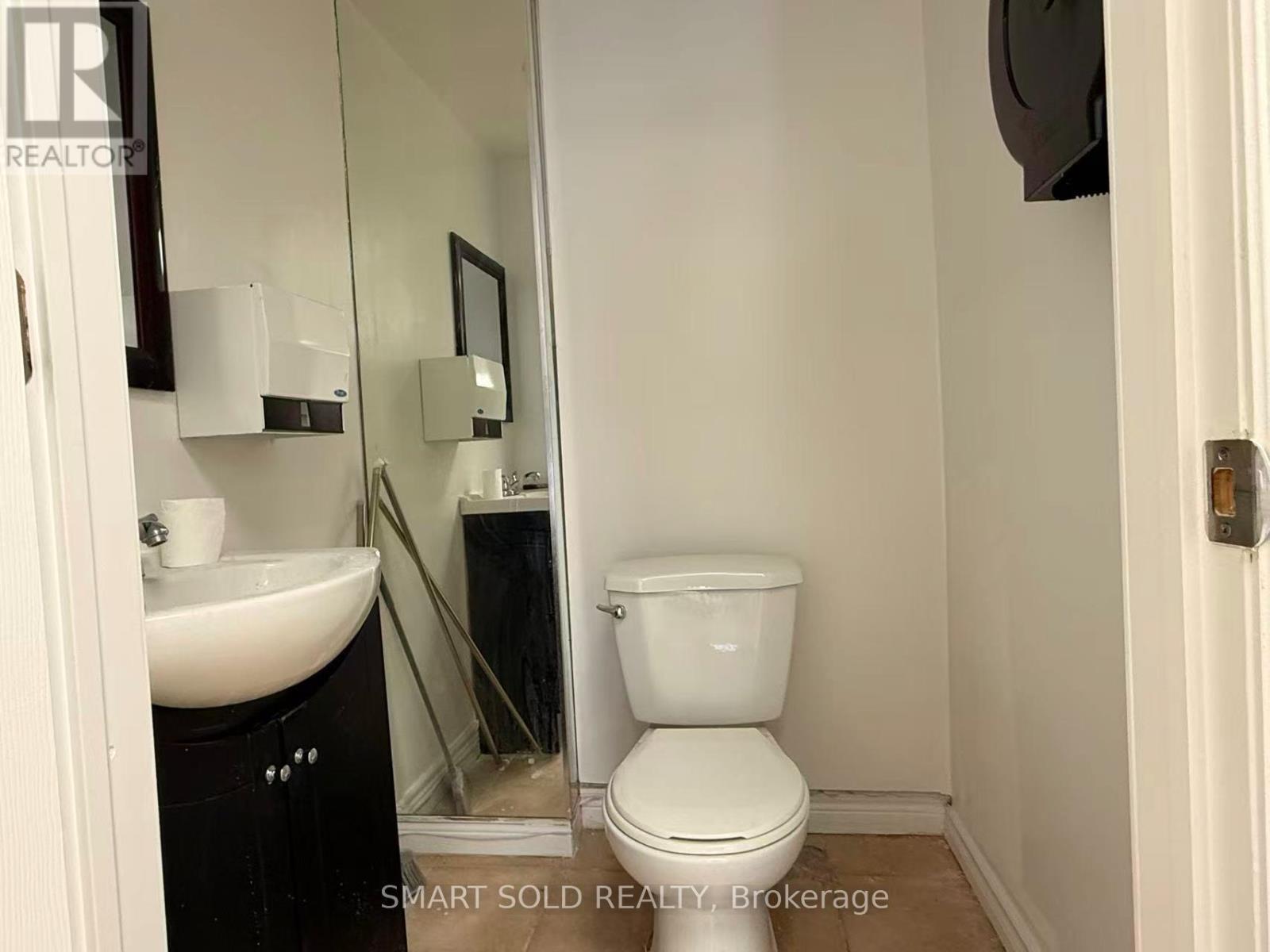 Main Flr + Bsmt - 1590 Eglinton Avenue W, Toronto, Ontario  M6E 2G8 - Photo 6 - W12774274