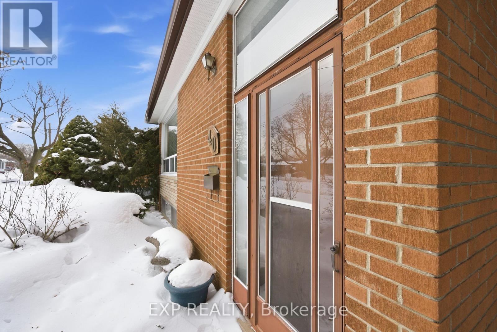 40 Medina Crescent, Toronto (Bendale), Ontario  M1K 4B7 - Photo 5 - E12777136