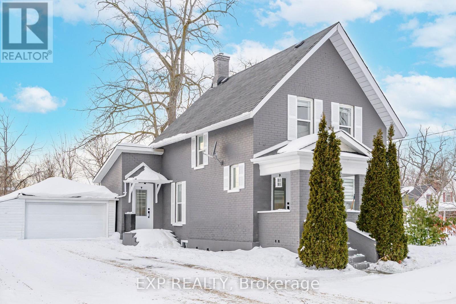 11 Albert Street, Kawartha Lakes, Ontario  K9V 4J3 - Photo 2 - X12777044