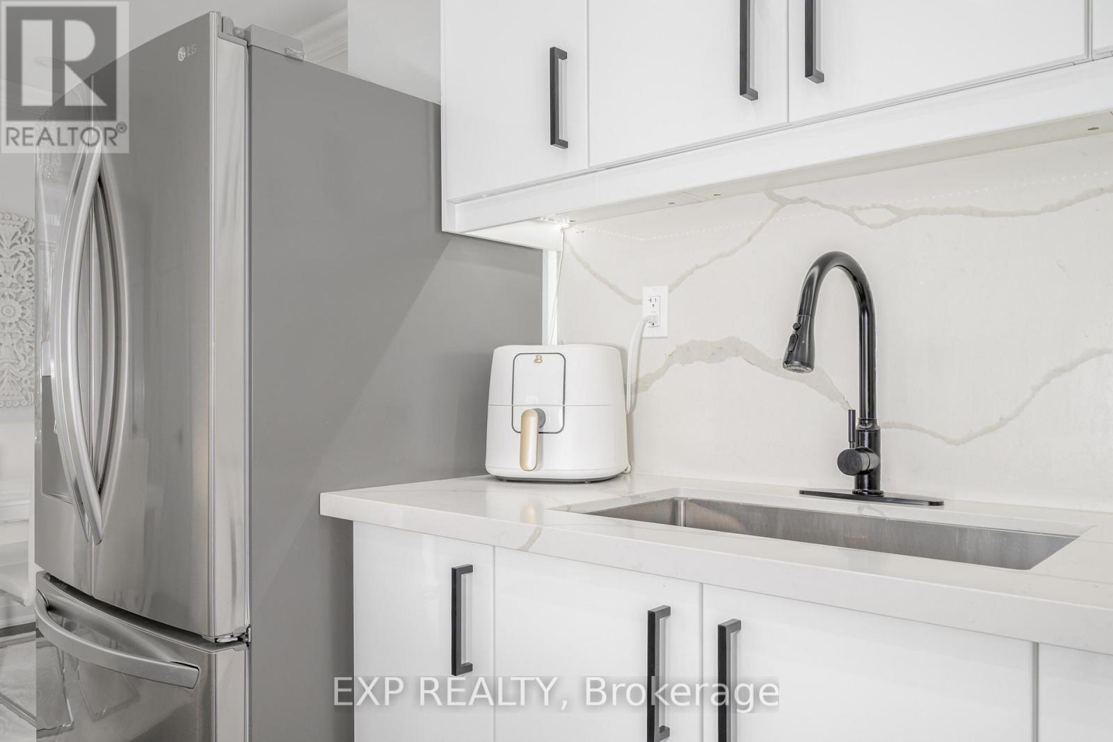 11 Albert Street, Kawartha Lakes, Ontario  K9V 4J3 - Photo 24 - X12777044