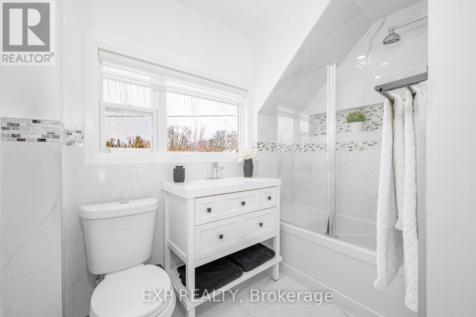 11 Albert Street, Kawartha Lakes, Ontario  K9V 4J3 - Photo 43 - X12777044