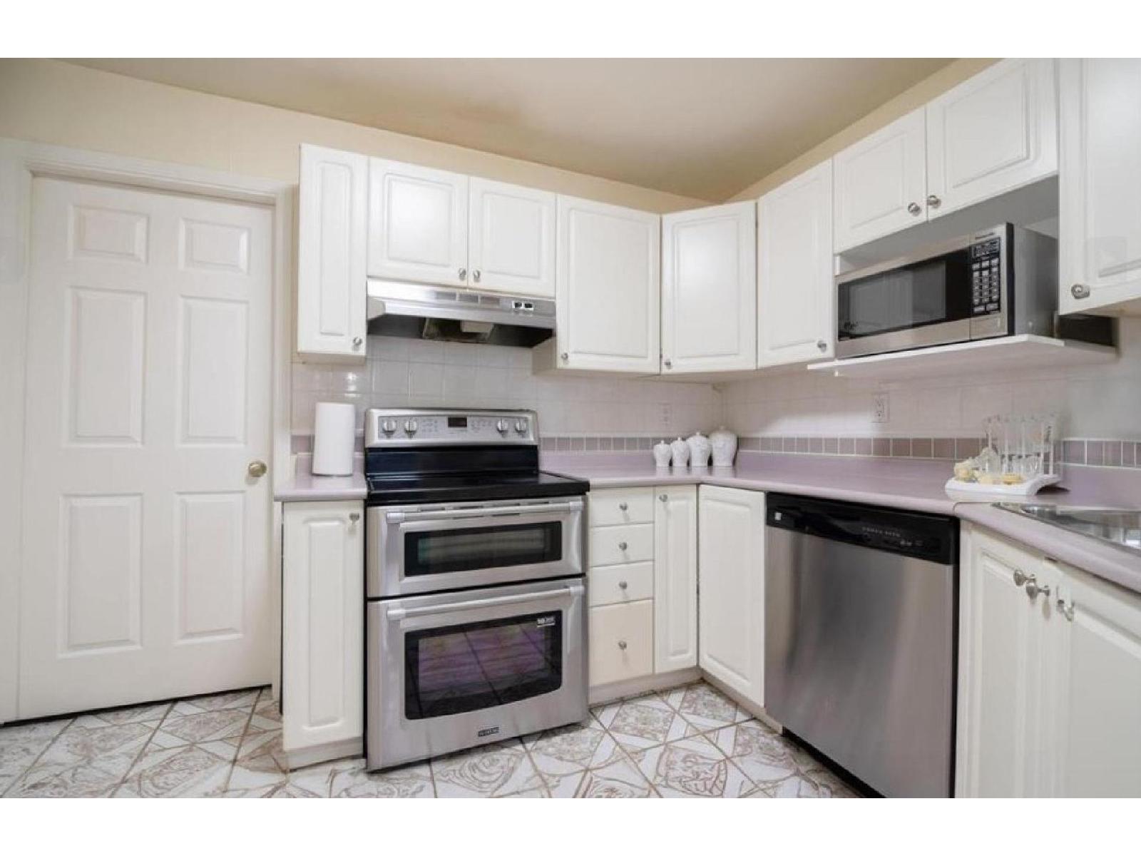 110 7161 121 Street, Surrey, British Columbia  V3W 1G8 - Photo 11 - R3088376