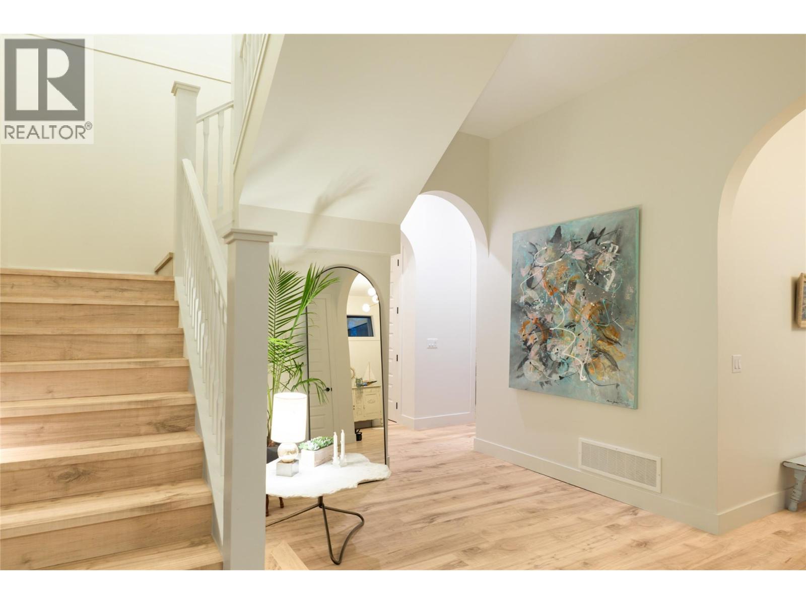 2053 Long Street, Kelowna, British Columbia  V1Y 1L3 - Photo 2 - 10373676