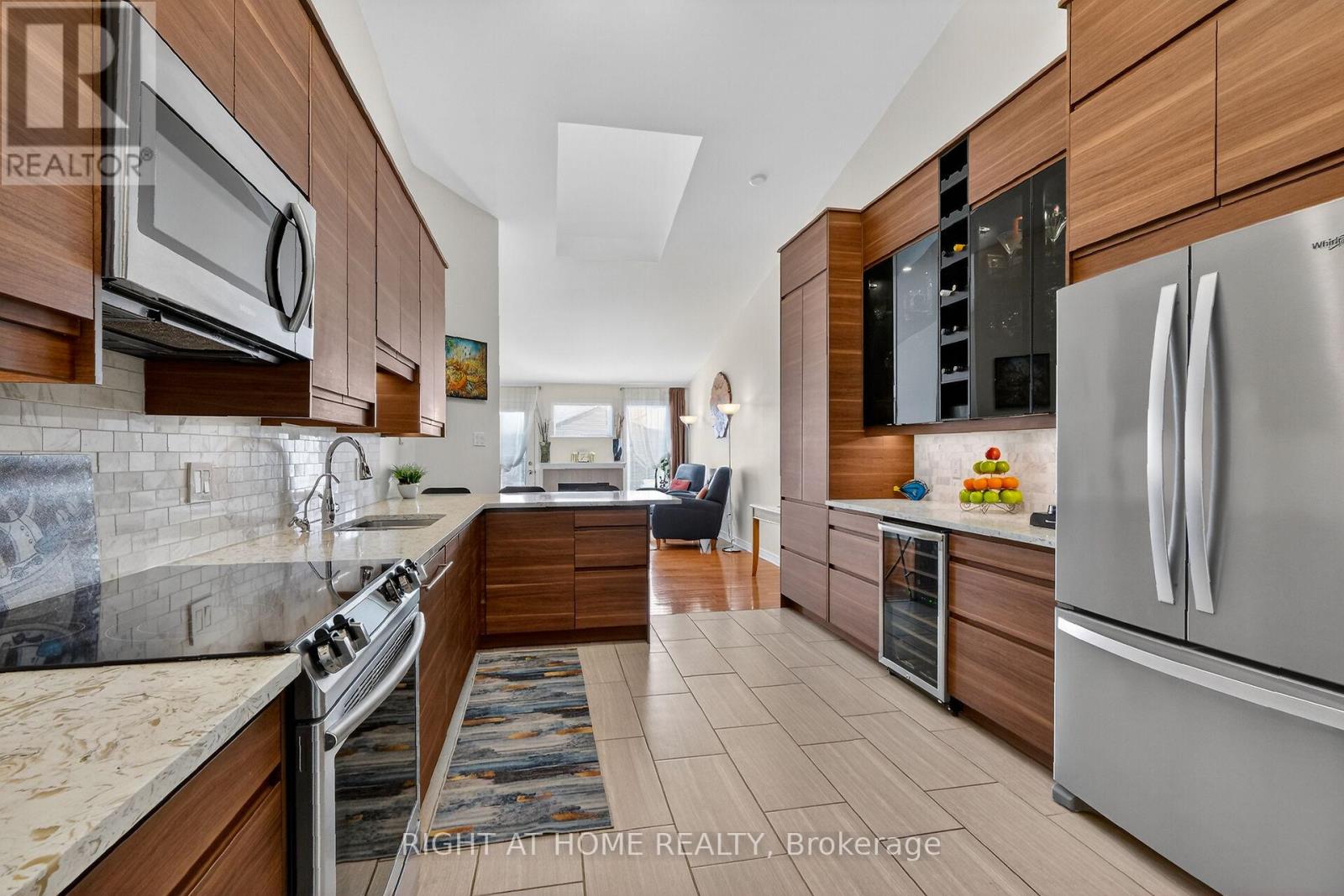 98 Waterthrush Crescent, Ottawa, Ontario  K2M 2V1 - Photo 15 - X12777034