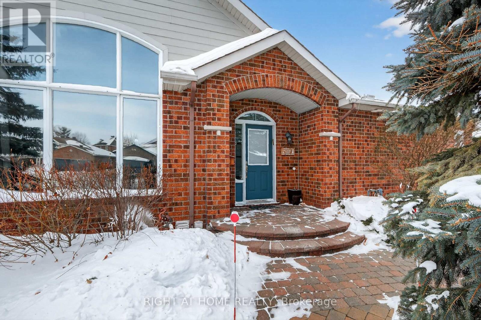 98 Waterthrush Crescent, Ottawa, Ontario  K2M 2V1 - Photo 3 - X12777034