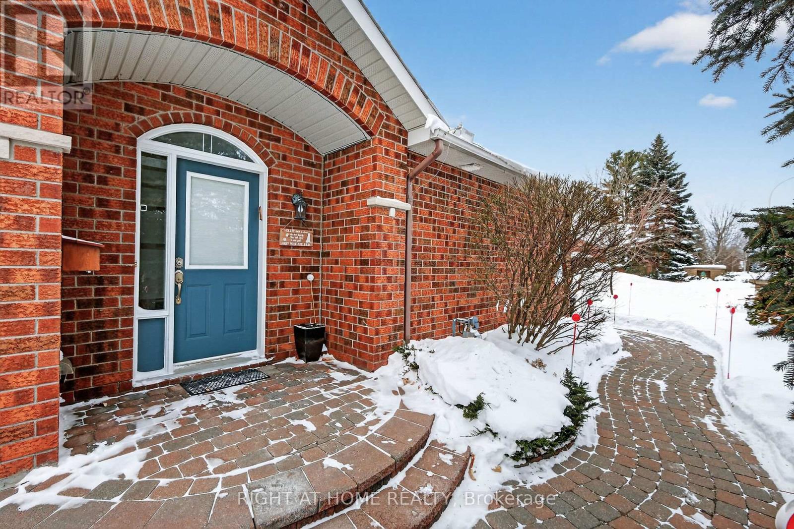 98 Waterthrush Crescent, Ottawa, Ontario  K2M 2V1 - Photo 4 - X12777034