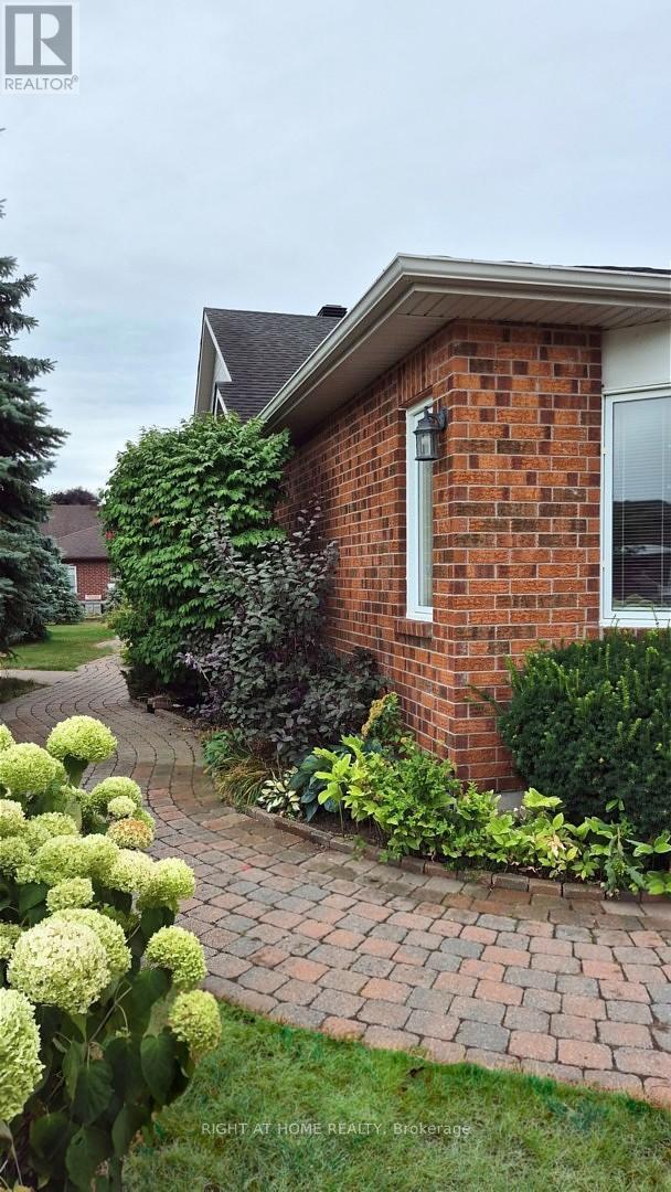 98 Waterthrush Crescent, Ottawa, Ontario  K2M 2V1 - Photo 40 - X12777034