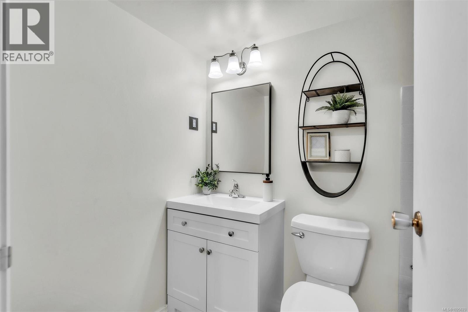 204 1597 Midgard Ave, Saanich, British Columbia  V8P 2Y2 - Photo 8 - 1025623