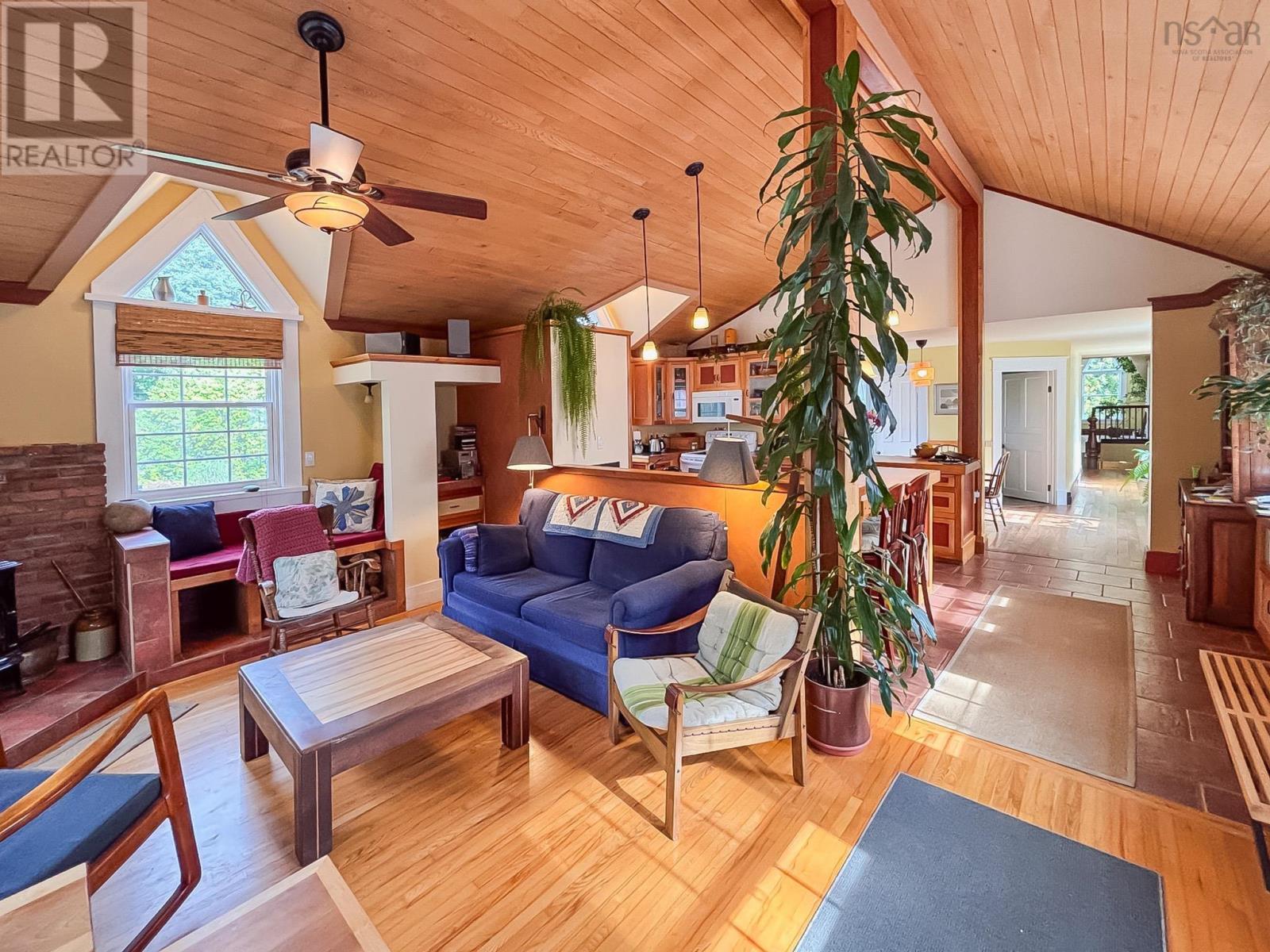 57 King Street, Bridgewater, Nova Scotia  B4V 1A1 - Photo 12 - 202522858