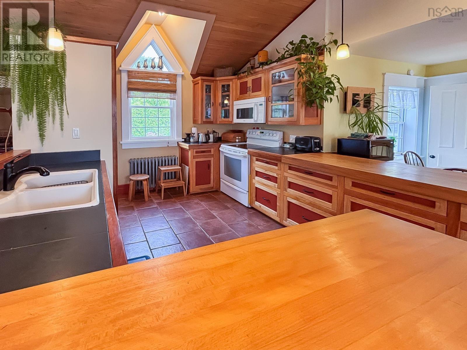 57 King Street, Bridgewater, Nova Scotia  B4V 1A1 - Photo 17 - 202522859