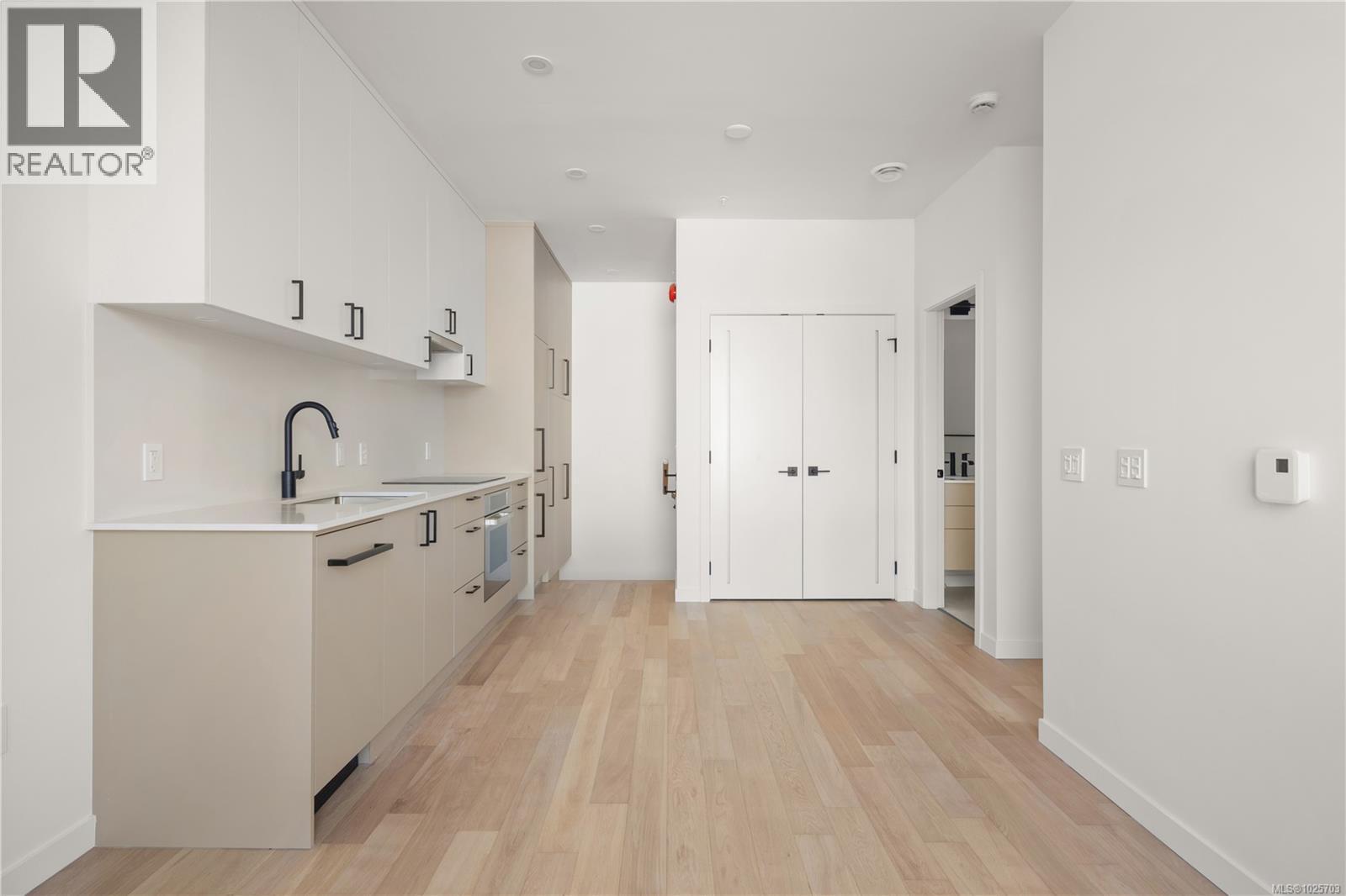 9 907 Redfern St W, Victoria, British Columbia  V8S 4G6 - Photo 4 - 1025703