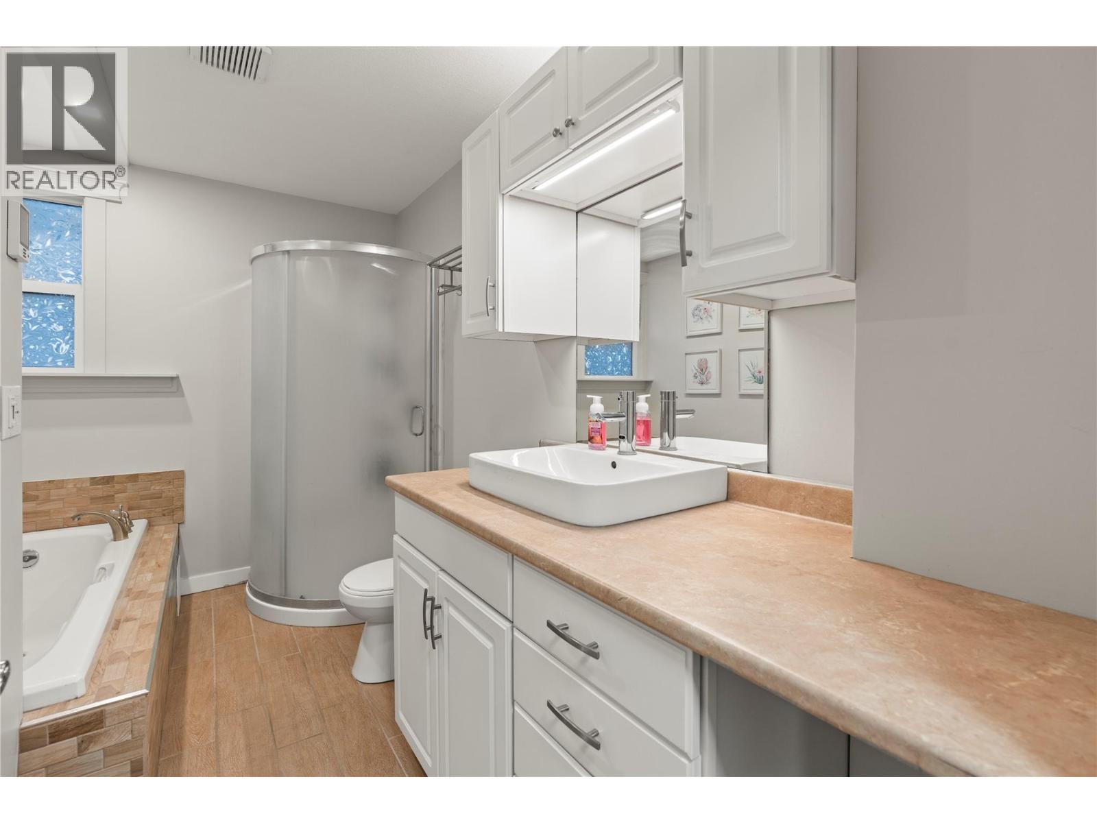 1718 Grandview Avenue, Lumby, British Columbia  V0E 2G0 - Photo 23 - 10374413