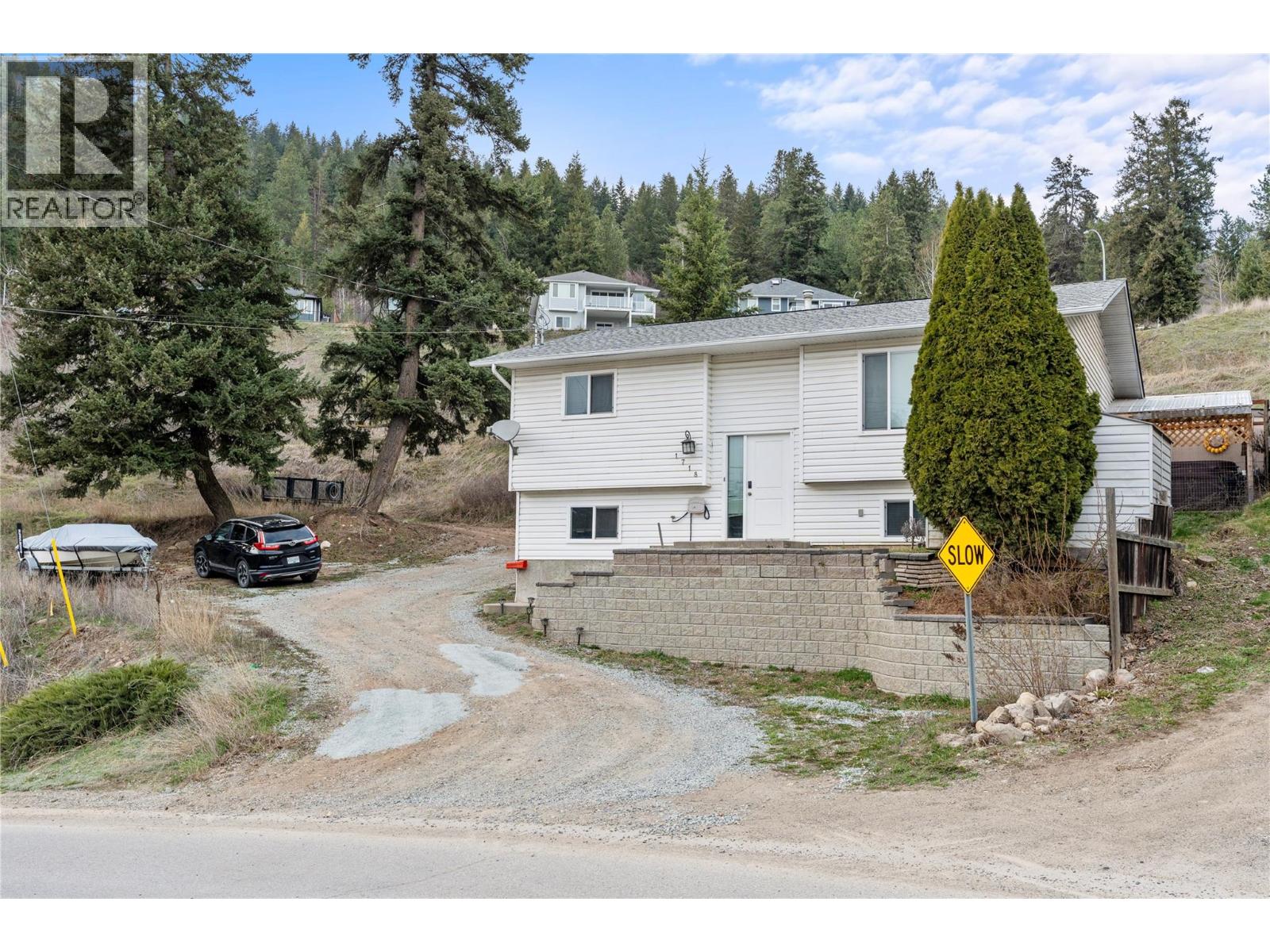 1718 Grandview Avenue, Lumby, British Columbia  V0E 2G0 - Photo 3 - 10374413