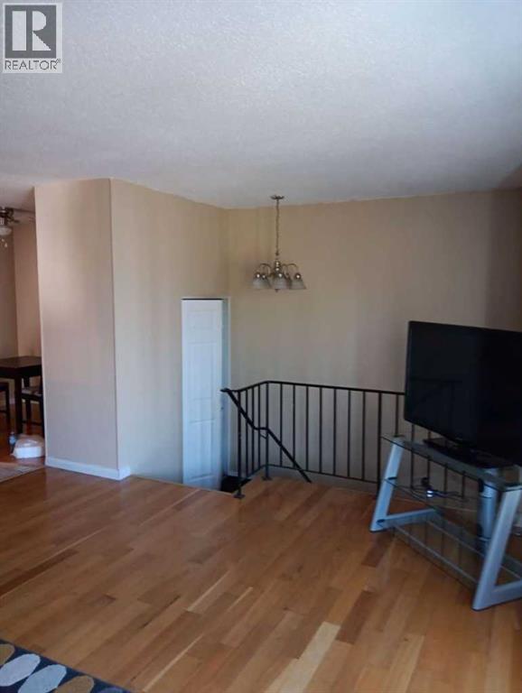 649 Pineland Road Ne, Calgary, Alberta  T1Y 3L5 - Photo 7 - A2283667