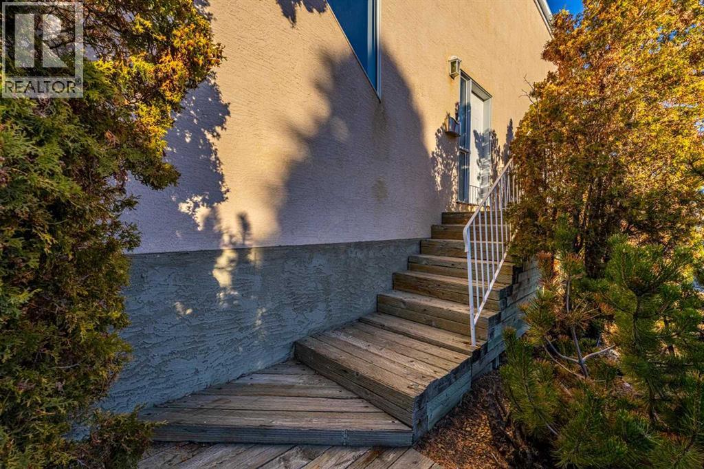 5503 Strathcona Hill Sw, Calgary, Alberta  T3H 1S2 - Photo 36 - A2284461