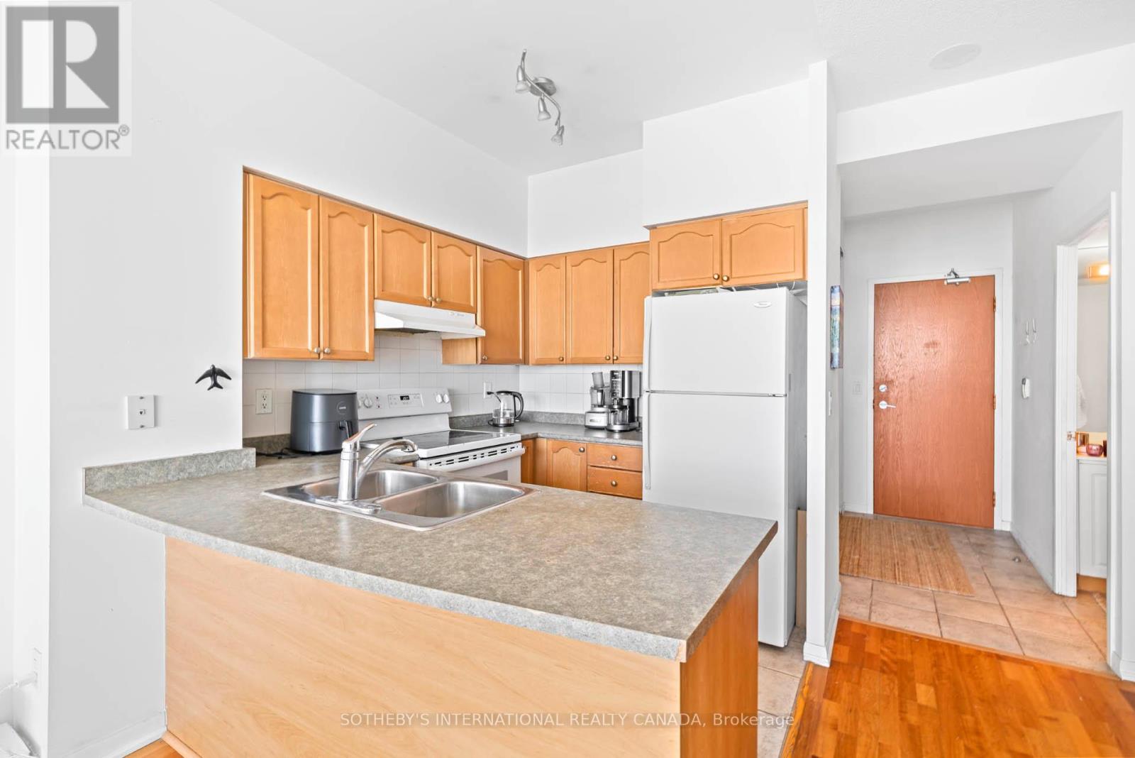 3311 - 219 Fort York Boulevard, Toronto, Ontario  M5V 1B1 - Photo 11 - C12777172