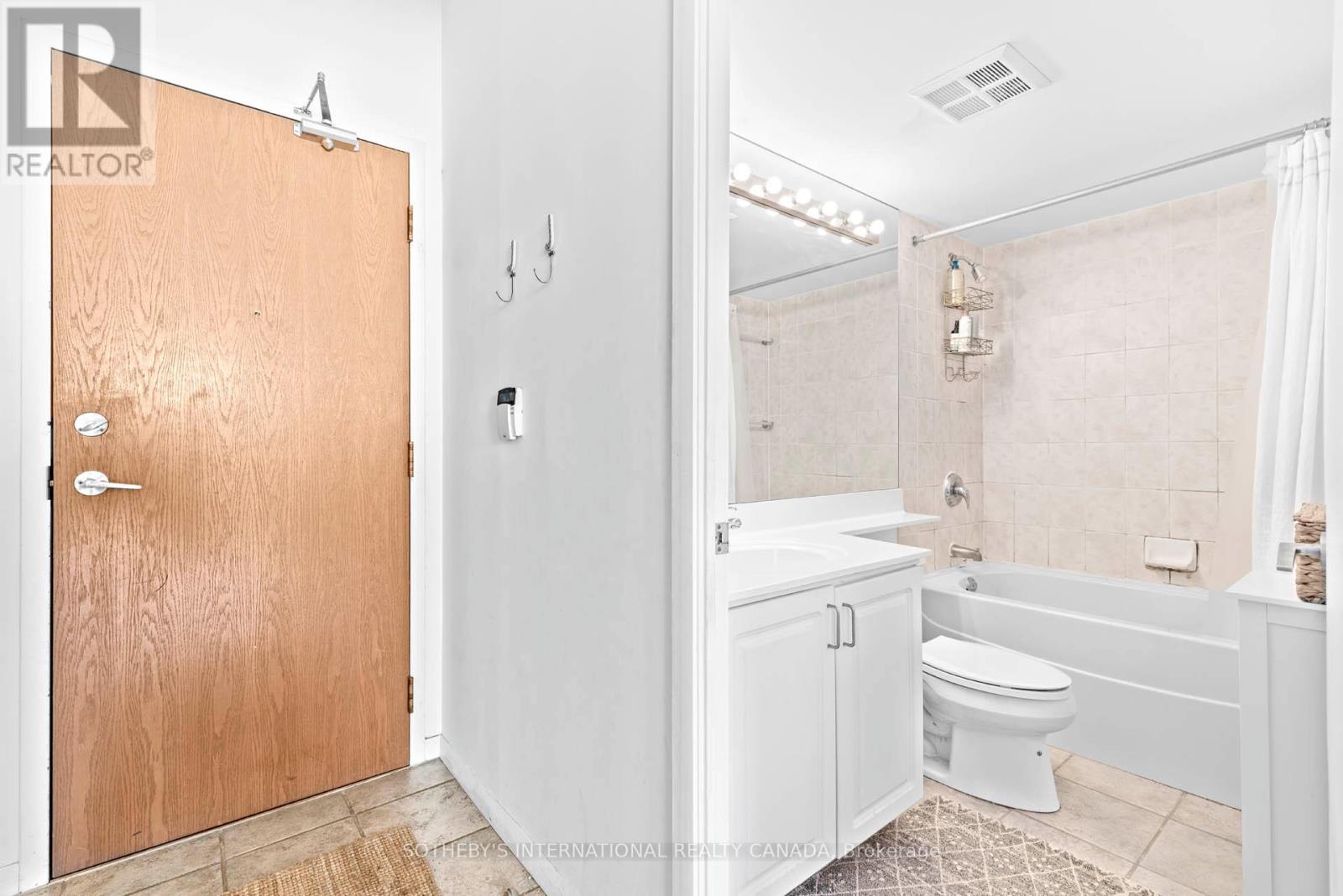 3311 - 219 Fort York Boulevard, Toronto, Ontario  M5V 1B1 - Photo 17 - C12777172