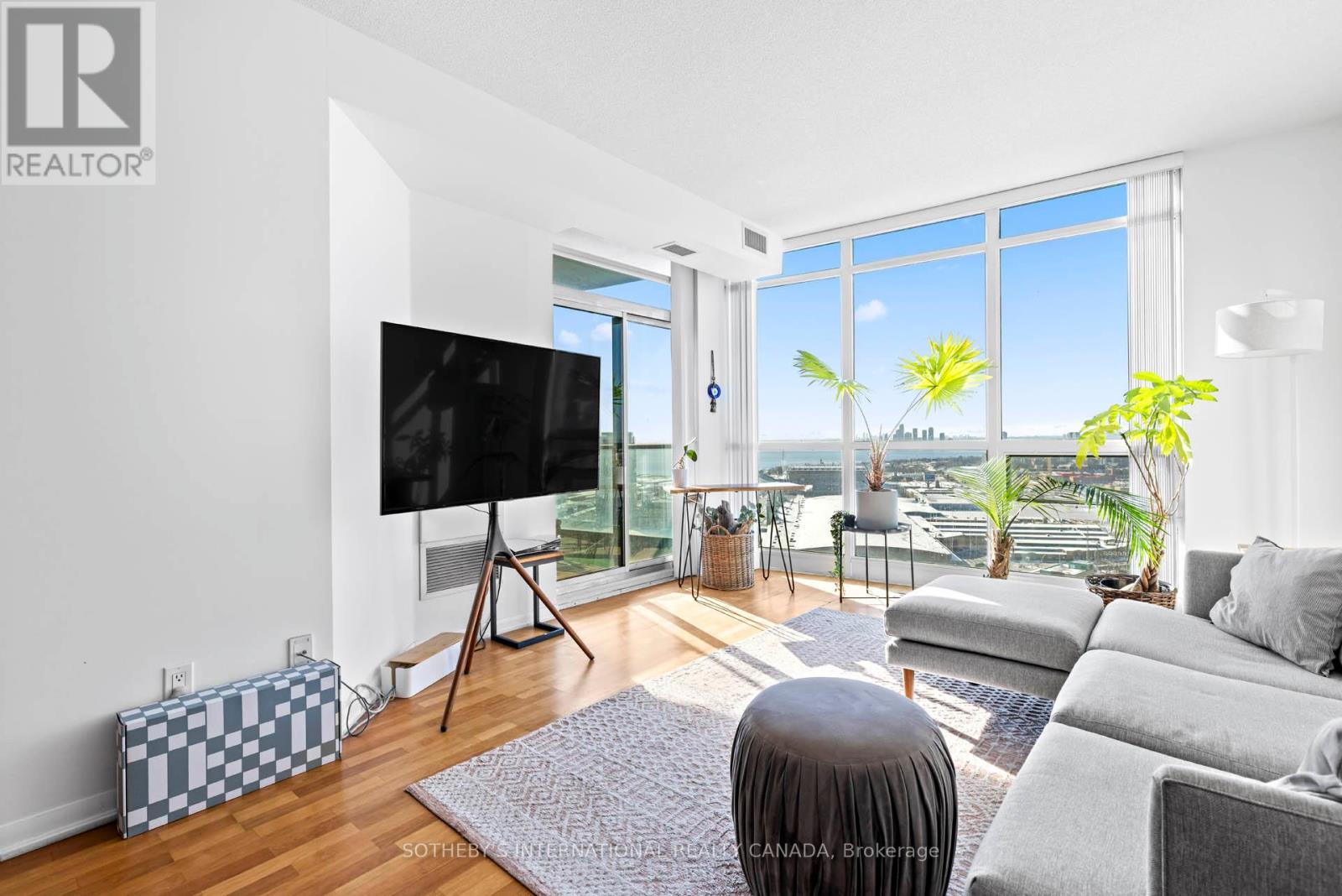 3311 - 219 Fort York Boulevard, Toronto, Ontario  M5V 1B1 - Photo 4 - C12777172